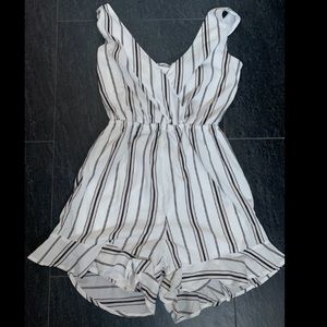 SHEIN Striped Tie-back Romper Ruffled Hem Sz M